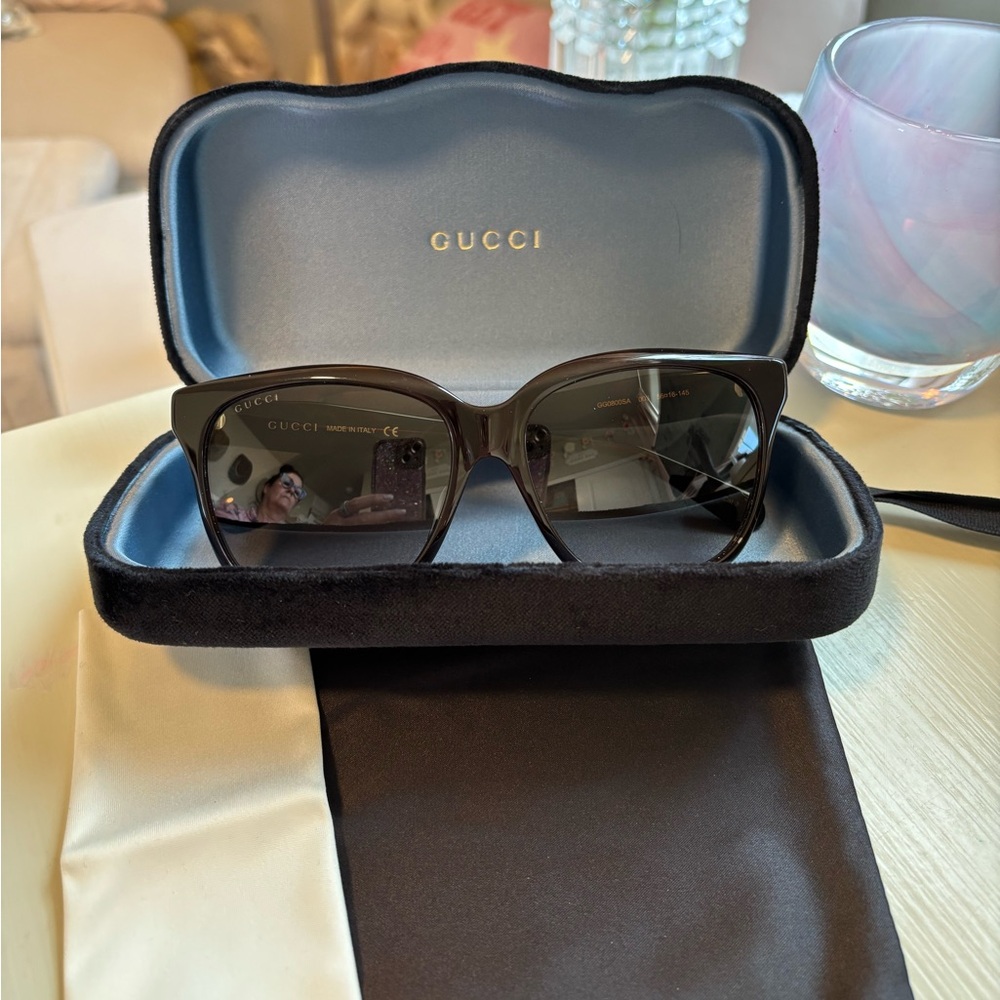 NWOT Gucci Oversize Gradient Women's Sunglasses. Brown with Gold Logo.  Pristine